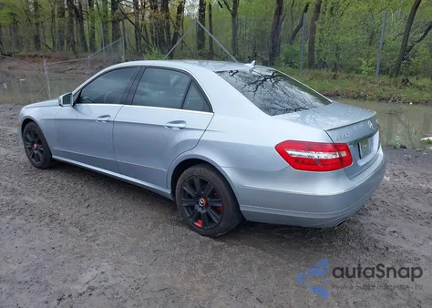 2013 Mercedes-Benz E 350 4Matic z USA, uszkodzony, nr VIN WDDHF8JB6DA663482